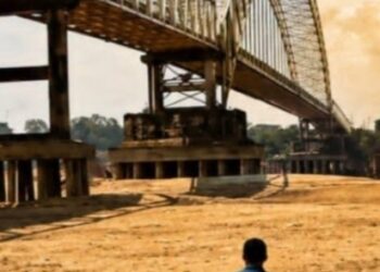 Sungai Barito Kering Kerontang, Dasar Sungai Bisa Dilalui Berjalan Kaki