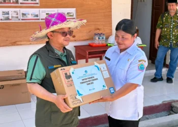 Mendikdasmen Tinjau Revitalisasi Sekolah di Miangas, Salurkan Laptop-Starlink