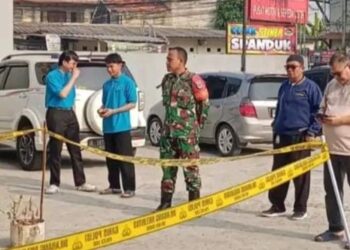 Geger! Warga Sawangan Temukan Jasad Bayi Laki – Laki Terbungkus Plastik di Dalam Tong Sampah
