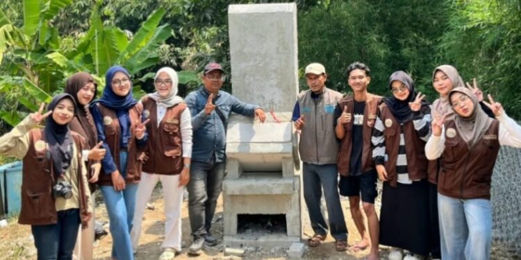 Mahasiswa KKN Kelompok 55 Aksara Hadirkan Solusi Sederhana Pengelolaan Sampah “Rocket Stove”