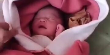 Warga Curug Dengdeng Digegerkan Penemuan Bayi Perempuan Tergeletak di Depan Teras Rumah