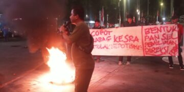 Bakar Ban Didepan Kantor Balai Kota Bogor, PPAK Jilid III Desak Pemkot Bongkar Polemik Kabag Kesra