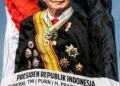 Tuai Polemik di HUT RI, Foto Prabowo Dibentangkan Penerjun Kopassus, Mensesneg: Bentuk Terima Kasih TNI atas Penguatan Alutsista