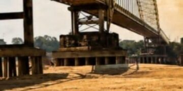 Sungai Barito Kering Kerontang, Dasar Sungai Bisa Dilalui Berjalan Kaki