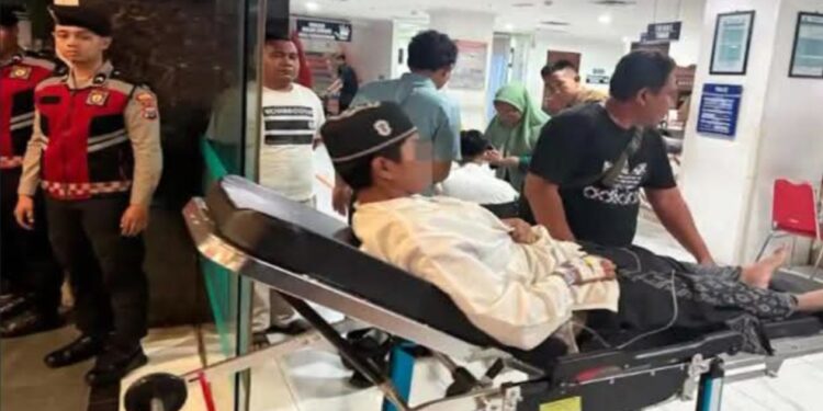 Kembali Memakan Korban! Ratusan Santri Ponpes Manbaul Hikam Dilarikan ke Rumah Sakit Akibat “Keracunan MBG”