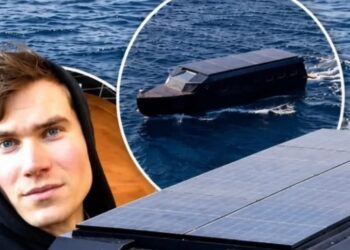 Seorang Pria Finlandia Membangun YACHT Tenaga Surya Seharg $20.000 Bisa Berlayar Tanpa Setetes Bahan Bakar Konvensional